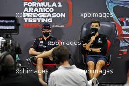 (L to R): Max Verstappen (NLD) Red Bull Racing and George Russell (GBR) Mercedes AMG F1 in the FIA Press Conference. 10.03.2022. Formula 1 Testing, Sakhir, Bahrain, Day One.