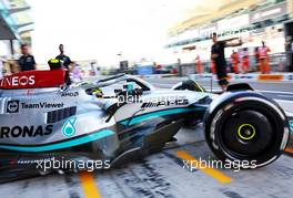 Lewis Hamilton (GBR) Mercedes AMG F1 W13 leaves the pits. 18.11.2022. Formula 1 World Championship, Rd 22, Abu Dhabi Grand Prix, Yas Marina Circuit, Abu Dhabi, Practice Day.
