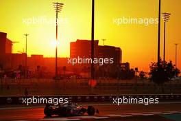 Fernando Alonso (ESP) Alpine F1 Team A522. 18.11.2022. Formula 1 World Championship, Rd 22, Abu Dhabi Grand Prix, Yas Marina Circuit, Abu Dhabi, Practice Day.
