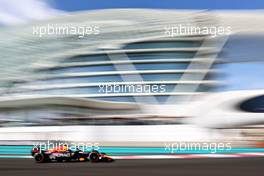 Liam Lawson (NZL) Red Bull Racing RB18 Test Driver. 18.11.2022. Formula 1 World Championship, Rd 22, Abu Dhabi Grand Prix, Yas Marina Circuit, Abu Dhabi, Practice Day.