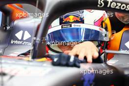 Liam Lawson (NZL) Red Bull Racing RB18 Test Driver. 18.11.2022. Formula 1 World Championship, Rd 22, Abu Dhabi Grand Prix, Yas Marina Circuit, Abu Dhabi, Practice Day.