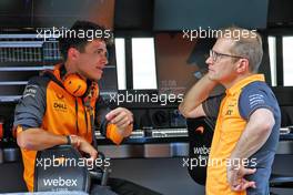(L to R): Lando Norris (GBR) McLaren with Andreas Seidl, McLaren Managing Director. 18.11.2022. Formula 1 World Championship, Rd 22, Abu Dhabi Grand Prix, Yas Marina Circuit, Abu Dhabi, Practice Day.