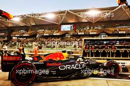 Max Verstappen (NLD) Red Bull Racing RB18 leaves the pits. 18.11.2022. Formula 1 World Championship, Rd 22, Abu Dhabi Grand Prix, Yas Marina Circuit, Abu Dhabi, Practice Day.