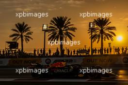 Max Verstappen (NLD) Red Bull Racing RB18. 18.11.2022. Formula 1 World Championship, Rd 22, Abu Dhabi Grand Prix, Yas Marina Circuit, Abu Dhabi, Practice Day.