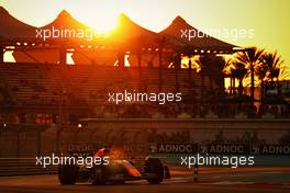 Max Verstappen (NLD) Red Bull Racing RB18. 18.11.2022. Formula 1 World Championship, Rd 22, Abu Dhabi Grand Prix, Yas Marina Circuit, Abu Dhabi, Practice Day.