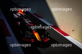 Sergio Perez (MEX), Red Bull Racing  18.11.2022. Formula 1 World Championship, Rd 22, Abu Dhabi Grand Prix, Yas Marina Circuit, Abu Dhabi, Practice Day.