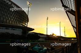 Max Verstappen (NLD), Red Bull Racing Sebastian Vettel (GER), Aston Martin F1 Team  18.11.2022. Formula 1 World Championship, Rd 22, Abu Dhabi Grand Prix, Yas Marina Circuit, Abu Dhabi, Practice Day.
