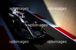 Yuki Tsunoda (JPN), Alpha Tauri  18.11.2022. Formula 1 World Championship, Rd 22, Abu Dhabi Grand Prix, Yas Marina Circuit, Abu Dhabi, Practice Day.