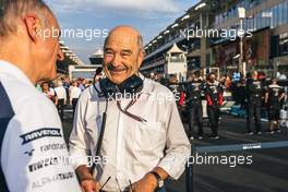 (L to R): Franz Tost (AUT) AlphaTauri Team Principal with Peter Sauber (SUI) Former Sauber Owner on the grid. 20.11.2022. Formula 1 World Championship, Rd 22, Abu Dhabi Grand Prix, Yas Marina Circuit, Abu Dhabi, Race Day.