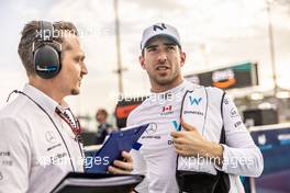Nicholas Latifi (CDN) Williams Racing on the grid. 20.11.2022. Formula 1 World Championship, Rd 22, Abu Dhabi Grand Prix, Yas Marina Circuit, Abu Dhabi, Race Day.