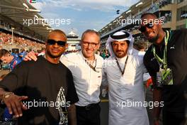 (L to R): Usher (USA) Singer on the grid with Stefano Domenicali (ITA) Formula One President and CEO; Mohammed Bin Sulayem (UAE) FIA President; and Usain Bolt (JAM) Former Athlete. 20.11.2022. Formula 1 World Championship, Rd 22, Abu Dhabi Grand Prix, Yas Marina Circuit, Abu Dhabi, Race Day.
