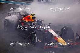 Sergio Perez (MEX) Red Bull Racing RB18. 20.11.2022. Formula 1 World Championship, Rd 22, Abu Dhabi Grand Prix, Yas Marina Circuit, Abu Dhabi, Race Day.