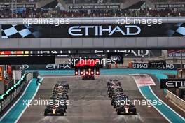 Max Verstappen (NLD) Red Bull Racing RB18 and Sergio Perez (MEX) Red Bull Racing RB18 at the start of the race. 20.11.2022. Formula 1 World Championship, Rd 22, Abu Dhabi Grand Prix, Yas Marina Circuit, Abu Dhabi, Race Day.