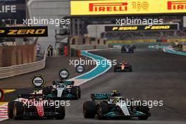Carlos Sainz Jr (ESP) Ferrari F1-75 and Lewis Hamilton (GBR) Mercedes AMG F1 W13 battle for position. 20.11.2022. Formula 1 World Championship, Rd 22, Abu Dhabi Grand Prix, Yas Marina Circuit, Abu Dhabi, Race Day.