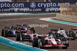 Kevin Magnussen (DEN) Haas VF-22 at the start of the race. 20.11.2022. Formula 1 World Championship, Rd 22, Abu Dhabi Grand Prix, Yas Marina Circuit, Abu Dhabi, Race Day.