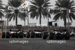 Nicholas Latifi (CDN) Williams Racing FW44 at the start of the race. 20.11.2022. Formula 1 World Championship, Rd 22, Abu Dhabi Grand Prix, Yas Marina Circuit, Abu Dhabi, Race Day.