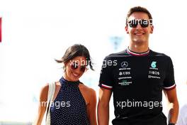 George Russell (GBR) Mercedes AMG F1 with girlfriend Carmen Montero Mundt. 19.11.2022. Formula 1 World Championship, Rd 22, Abu Dhabi Grand Prix, Yas Marina Circuit, Abu Dhabi, Qualifying Day.