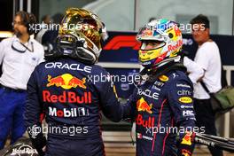 (L to R): Max Verstappen (NLD) Red Bull Racing celebrates his pole position in qualifying parc ferme with team mate Sergio Perez (MEX) Red Bull Racing. 19.11.2022. Formula 1 World Championship, Rd 22, Abu Dhabi Grand Prix, Yas Marina Circuit, Abu Dhabi, Qualifying Day.