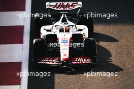 Kevin Magnussen (DEN) Haas VF-22. 19.11.2022. Formula 1 World Championship, Rd 22, Abu Dhabi Grand Prix, Yas Marina Circuit, Abu Dhabi, Qualifying Day.