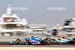 Fernando Alonso (ESP) Alpine F1 Team A522. 19.11.2022. Formula 1 World Championship, Rd 22, Abu Dhabi Grand Prix, Yas Marina Circuit, Abu Dhabi, Qualifying Day.