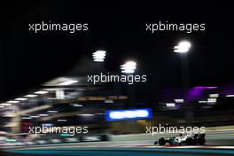 Lewis Hamilton (GBR) Mercedes AMG F1 W13. 19.11.2022. Formula 1 World Championship, Rd 22, Abu Dhabi Grand Prix, Yas Marina Circuit, Abu Dhabi, Qualifying Day.