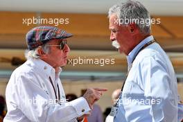 (L to R): Jackie Stewart (GBR) with Chase Carey (USA). 19.11.2022. Formula 1 World Championship, Rd 22, Abu Dhabi Grand Prix, Yas Marina Circuit, Abu Dhabi, Qualifying Day.