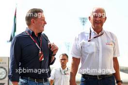 (L to R): Jos Verstappen (NLD) with Dr Helmut Marko (AUT) Red Bull Motorsport Consultant. 19.11.2022. Formula 1 World Championship, Rd 22, Abu Dhabi Grand Prix, Yas Marina Circuit, Abu Dhabi, Qualifying Day.