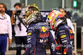 (L to R): Max Verstappen (NLD) Red Bull Racing and team mate Sergio Perez (MEX) Red Bull Racing in qualifying parc ferme. 19.11.2022. Formula 1 World Championship, Rd 22, Abu Dhabi Grand Prix, Yas Marina Circuit, Abu Dhabi, Qualifying Day.