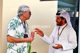 (L to R): Gordon Murray (RSA) Car Designer with Mohammed Bin Sulayem (UAE) FIA President. 19.11.2022. Formula 1 World Championship, Rd 22, Abu Dhabi Grand Prix, Yas Marina Circuit, Abu Dhabi, Qualifying Day.
