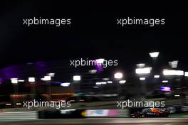 Sergio Perez (MEX) Red Bull Racing RB18. 19.11.2022. Formula 1 World Championship, Rd 22, Abu Dhabi Grand Prix, Yas Marina Circuit, Abu Dhabi, Qualifying Day.