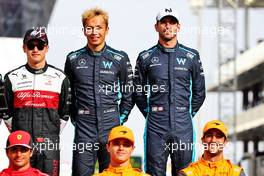 (L to R): Guanyu Zhou (CHN) Alfa Romeo F1 Team; Alexander Albon (THA) Williams Racing; and Nicholas Latifi (CDN) Williams Racing, at the end of year drivers' photograph. 20.11.2022. Formula 1 World Championship, Rd 22, Abu Dhabi Grand Prix, Yas Marina Circuit, Abu Dhabi, Race Day.