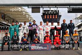 The drivers end of season group photograph. 20.11.2022. Formula 1 World Championship, Rd 22, Abu Dhabi Grand Prix, Yas Marina Circuit, Abu Dhabi, Race Day.