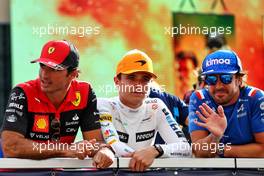 (L to R): Carlos Sainz Jr (ESP) Ferrari; Lando Norris (GBR) McLaren; and Fernando Alonso (ESP) Alpine F1 Team, on the drivers parade. 20.11.2022. Formula 1 World Championship, Rd 22, Abu Dhabi Grand Prix, Yas Marina Circuit, Abu Dhabi, Race Day.