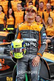 Lando Norris (GBR) McLaren at a team photograph. 20.11.2022. Formula 1 World Championship, Rd 22, Abu Dhabi Grand Prix, Yas Marina Circuit, Abu Dhabi, Race Day.