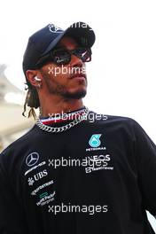 Lewis Hamilton (GBR) Mercedes AMG F1 on the drivers parade. 20.11.2022. Formula 1 World Championship, Rd 22, Abu Dhabi Grand Prix, Yas Marina Circuit, Abu Dhabi, Race Day.