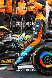 Lando Norris (GBR) McLaren at a team photograph. 20.11.2022. Formula 1 World Championship, Rd 22, Abu Dhabi Grand Prix, Yas Marina Circuit, Abu Dhabi, Race Day.