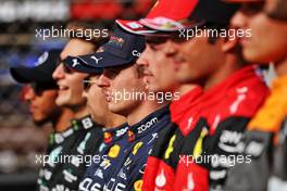 Max Verstappen (NLD) Red Bull Racing at the drivers end of season group photograph. 20.11.2022. Formula 1 World Championship, Rd 22, Abu Dhabi Grand Prix, Yas Marina Circuit, Abu Dhabi, Race Day.