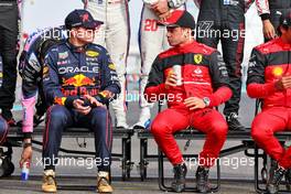 (L to R): Max Verstappen (NLD) Red Bull Racing and Charles Leclerc (MON) Ferrari at the end of year drivers' photograph. 20.11.2022. Formula 1 World Championship, Rd 22, Abu Dhabi Grand Prix, Yas Marina Circuit, Abu Dhabi, Race Day.