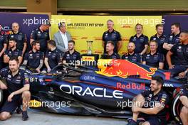 Red Bull Racing receive the DHL Fastest Pit Stop Award. 17.11.2022. Formula 1 World Championship, Rd 22, Abu Dhabi Grand Prix, Yas Marina Circuit, Abu Dhabi, Preparation Day.