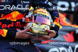 The helmet of Max Verstappen (NLD) Red Bull Racing. 17.11.2022. Formula 1 World Championship, Rd 22, Abu Dhabi Grand Prix, Yas Marina Circuit, Abu Dhabi, Preparation Day.
