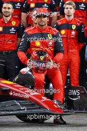 Carlos Sainz Jr (ESP) Ferrari at a team photograph. 17.11.2022. Formula 1 World Championship, Rd 22, Abu Dhabi Grand Prix, Yas Marina Circuit, Abu Dhabi, Preparation Day.