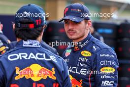 (L to R): Sergio Perez (MEX) Red Bull Racing with Max Verstappen (NLD) Red Bull Racing at a team photograph. 17.11.2022. Formula 1 World Championship, Rd 22, Abu Dhabi Grand Prix, Yas Marina Circuit, Abu Dhabi, Preparation Day.