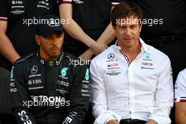 (L to R): Lewis Hamilton (GBR) Mercedes AMG F1 with Toto Wolff (GER) Mercedes AMG F1 Shareholder and Executive Director at a team photograph. 17.11.2022. Formula 1 World Championship, Rd 22, Abu Dhabi Grand Prix, Yas Marina Circuit, Abu Dhabi, Preparation Day.