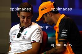 (L to R): George Russell (GBR) Mercedes AMG F1 with Daniel Ricciardo (AUS) McLaren, in the FIA Press Conference. 17.11.2022. Formula 1 World Championship, Rd 22, Abu Dhabi Grand Prix, Yas Marina Circuit, Abu Dhabi, Preparation Day.