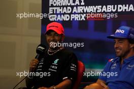 Lewis Hamilton (GBR) Mercedes AMG F1 and Fernando Alonso (ESP) Alpine F1 Team in the FIA Press Conference. 17.11.2022. Formula 1 World Championship, Rd 22, Abu Dhabi Grand Prix, Yas Marina Circuit, Abu Dhabi, Preparation Day.
