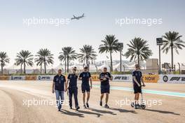 Nicholas Latifi (CDN) Williams Racing and Logan Sargeant (USA) Williams Racing Academy Driver walk the circuit with the team. 17.11.2022. Formula 1 World Championship, Rd 22, Abu Dhabi Grand Prix, Yas Marina Circuit, Abu Dhabi, Preparation Day.