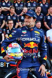 Sergio Perez (MEX) Red Bull Racing at a team photograph. 17.11.2022. Formula 1 World Championship, Rd 22, Abu Dhabi Grand Prix, Yas Marina Circuit, Abu Dhabi, Preparation Day.