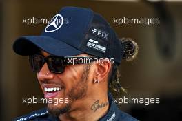Lewis Hamilton (GBR) Mercedes AMG F1 at a team photograph - the bankrupt FTX branding still showing on his cap. 17.11.2022. Formula 1 World Championship, Rd 22, Abu Dhabi Grand Prix, Yas Marina Circuit, Abu Dhabi, Preparation Day.