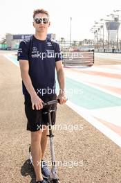 Logan Sargeant (USA) Williams Racing Academy Driver rides the circuit. 17.11.2022. Formula 1 World Championship, Rd 22, Abu Dhabi Grand Prix, Yas Marina Circuit, Abu Dhabi, Preparation Day.