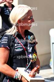 Angela Cullen (NZL) Mercedes AMG F1 Physiotherapist. 17.11.2022. Formula 1 World Championship, Rd 22, Abu Dhabi Grand Prix, Yas Marina Circuit, Abu Dhabi, Preparation Day.
